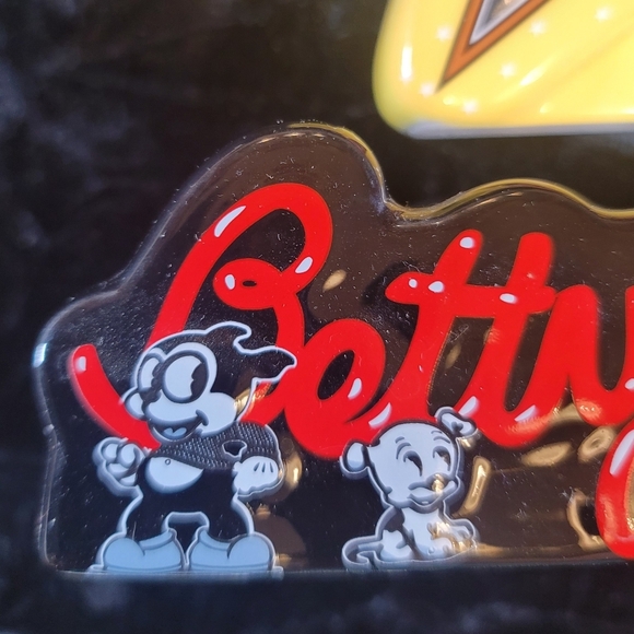 781. 2004 ~ Betty Boop ~ Salt & Pepper ~ Collector's Item ~ Boop-oop-a-doop! - Picture 7 of 12